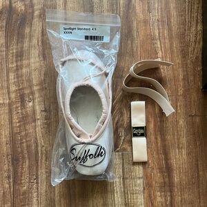 Suffolk spotlight pointe shoe brand new 4.5 standard shank XXXN width